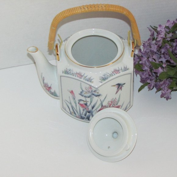 Vintage Tea Set Iris & Hummingbirds Teapot 4 Mugs Japan Cottagecore Cabincore - Picture 6 of 13